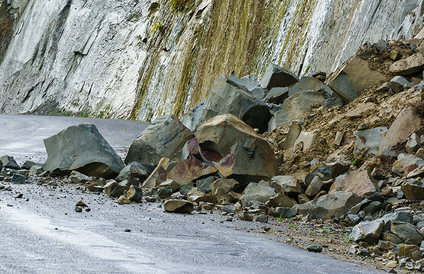 Éboulement de rochers et chutes de pierres