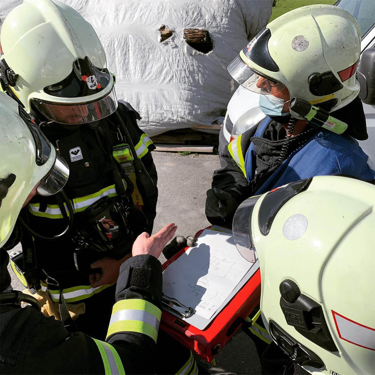 Nouvelle certification des compétences de conduite des officiers,  instructeurs et commandants des sapeurs-pompiers - ECA